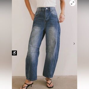 Women's Relaxed Fit Barrel Jeans